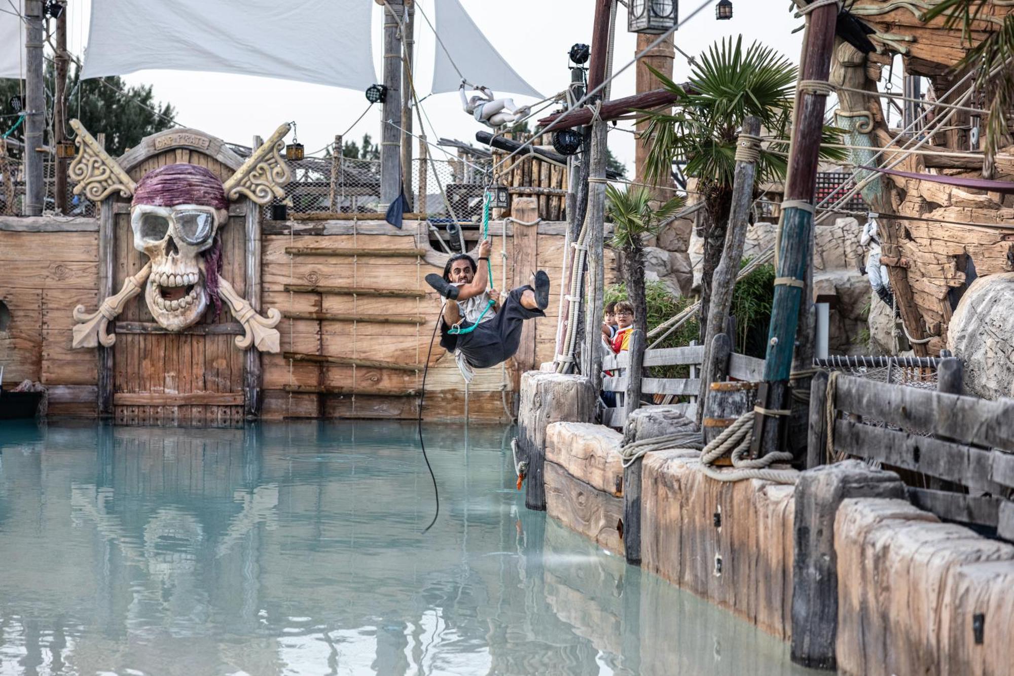 אגדה Hotel Pirates World מראה חיצוני תמונה