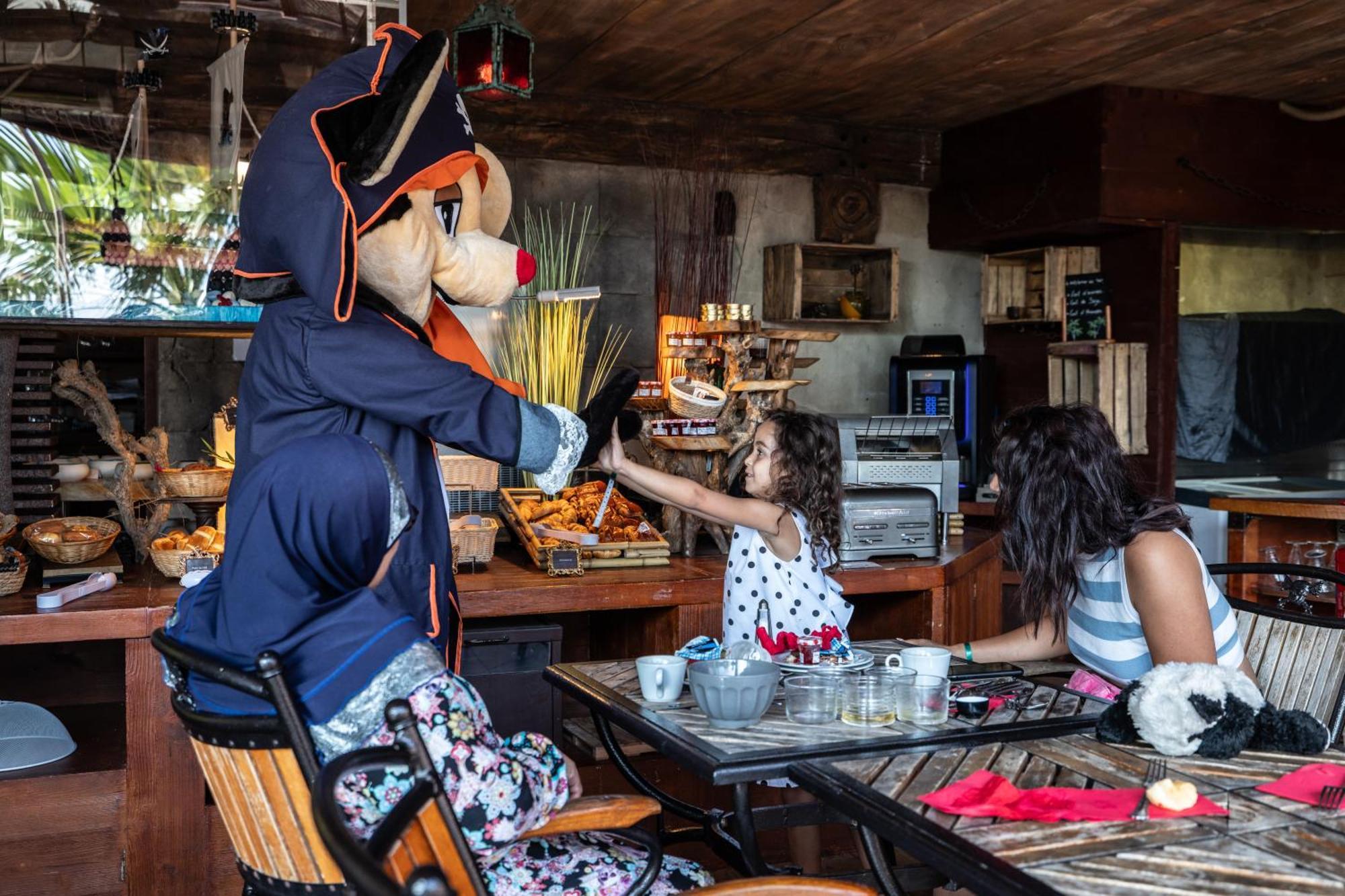 אגדה Hotel Pirates World מראה חיצוני תמונה