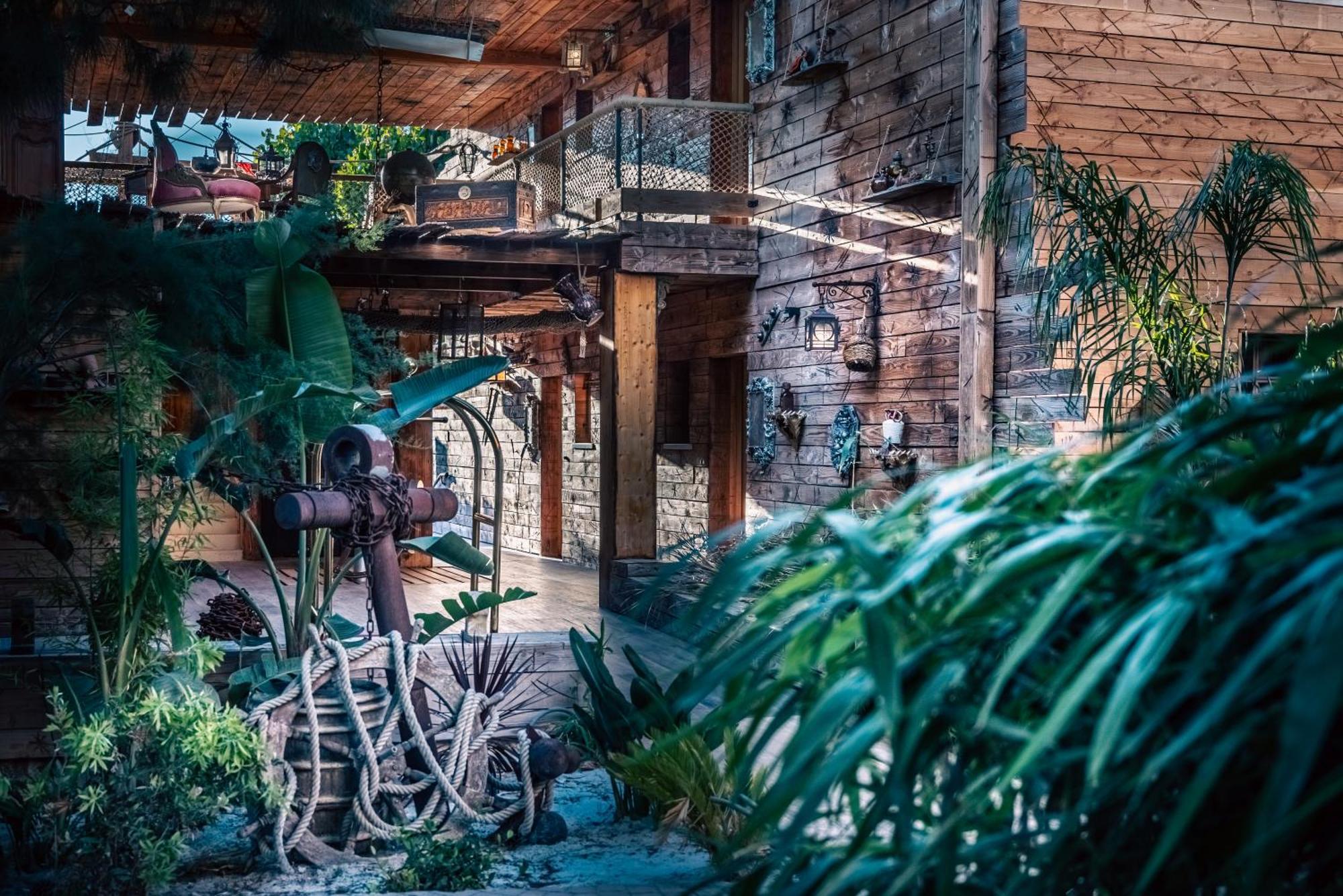 אגדה Hotel Pirates World מראה חיצוני תמונה